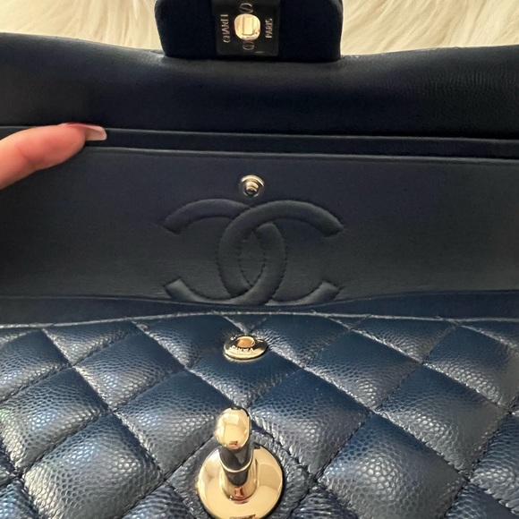 Chanel Cavier 17b medium flap - Picture 9 of 13